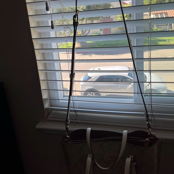 Coach mollie tote 25 signature canvas with crossbody cream and white color - Picture 2 of 5